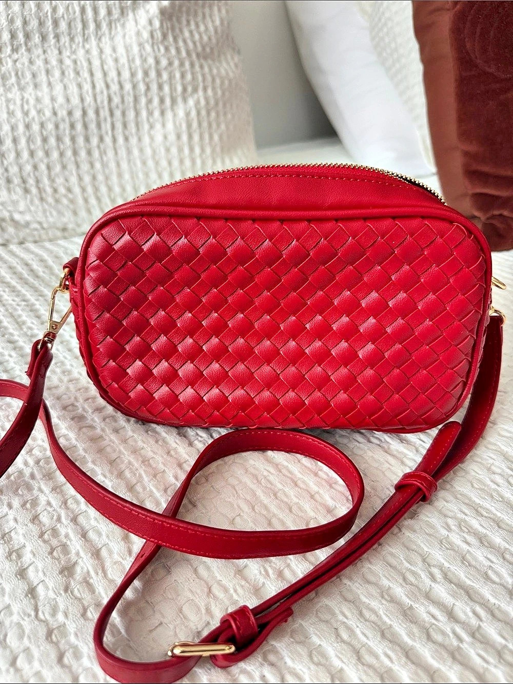 Urban Expressions Woven Maddie Crossbody Bag in Red